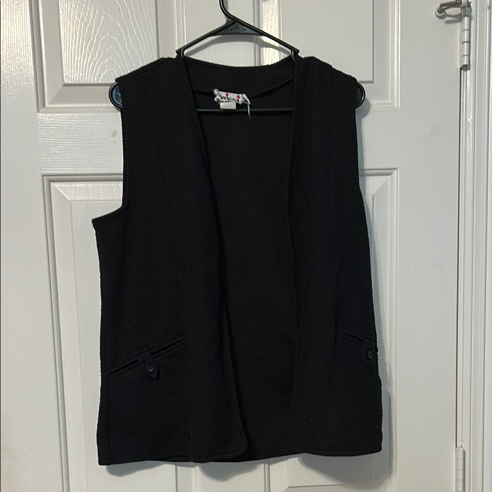 trissi Black Sleeveless Vest Size L